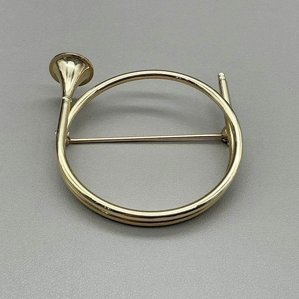 Vintage Brooch French Horn Bugle Gold Tone Round Music Figural Costume Jewelry